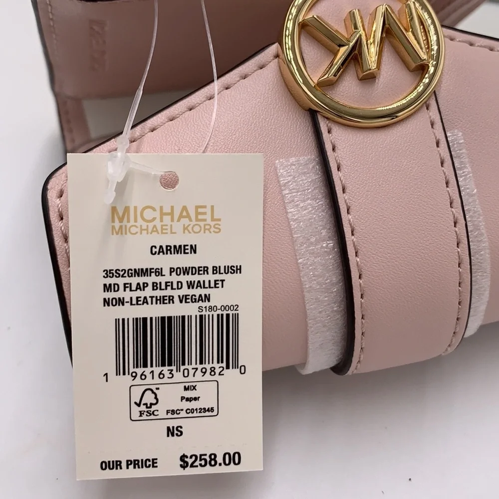 MICHAEL KORS
Carmen Medium Faux Leather Wallet
POWDER BLUSH COLOR - Picture 11 of 11